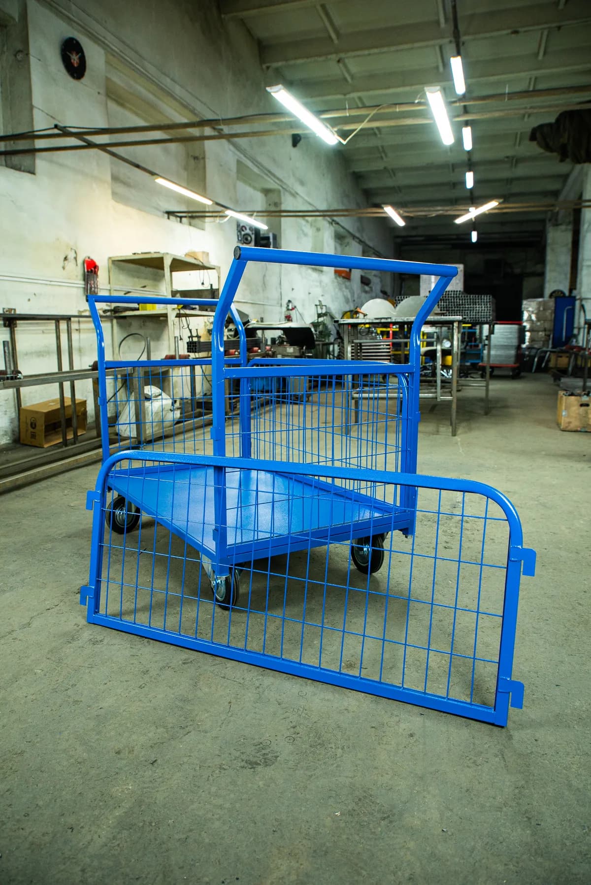 Тележка платформенная TOR ТП-3С (700х1200) с бортами из сетки и двумя ручками (колеса 160 мм) — фото 3