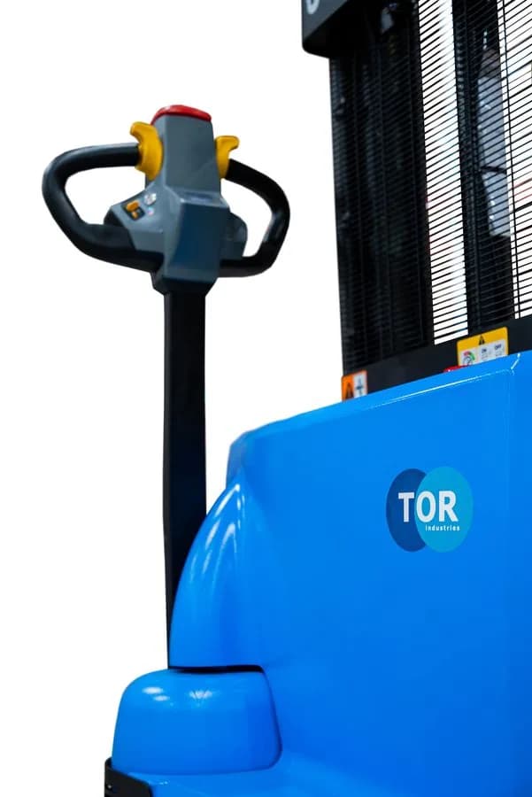 Штабелер самоходный 1,5 т 2,5 м TOR WS15H-2500SC PRO Li-ion 24/60 В/Ач контр. скорости подъема — фото 8